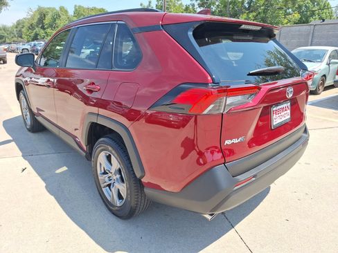 Used 2025 Toyota RAV4 LE AWD/4WD image 4