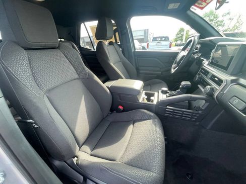 Used 2025 Toyota 4Runner SR5 AWD/4WD image 28
