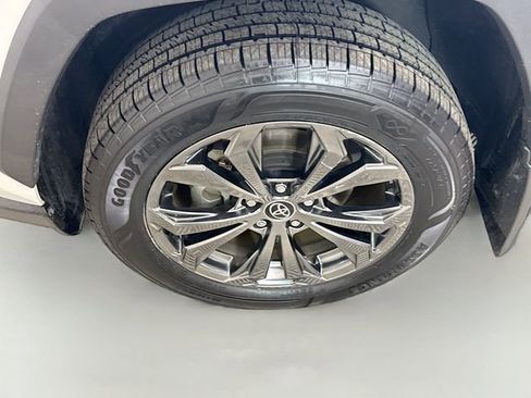Used 2023 Toyota RAV4 XLE Premium AWD/4WD image 31