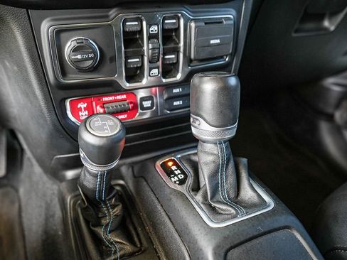 Used 2023 Jeep Wrangler Unlimited Rubicon 4xe AWD/4WD image 18