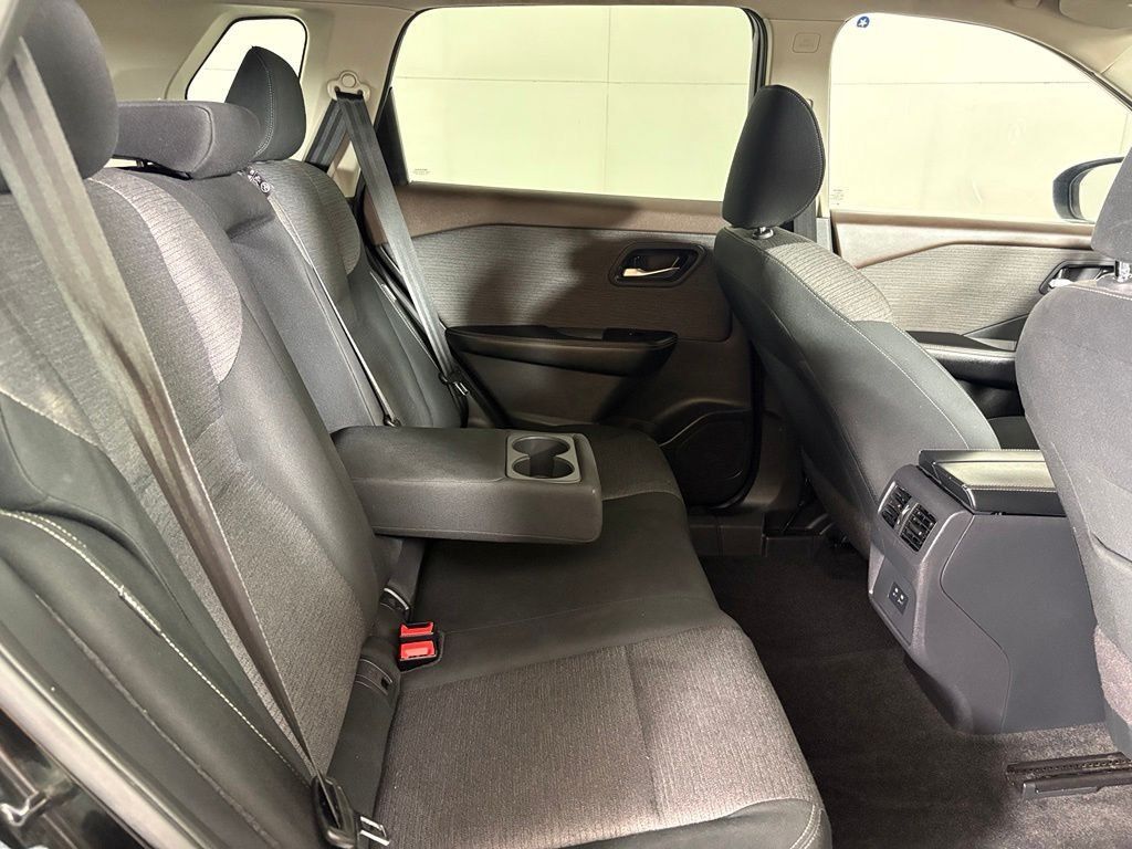Used 2023 Nissan Rogue SV FWD image 17