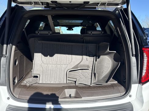 Used 2023 GMC Yukon SLT w/ SLT Premium Package image 20