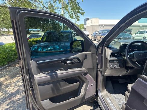 Used 2025 Chevrolet Suburban RST w/ Advanced Technology Package AWD/4WD image 15