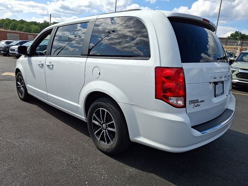 Used 2019 Dodge Grand Caravan GT FWD image 3