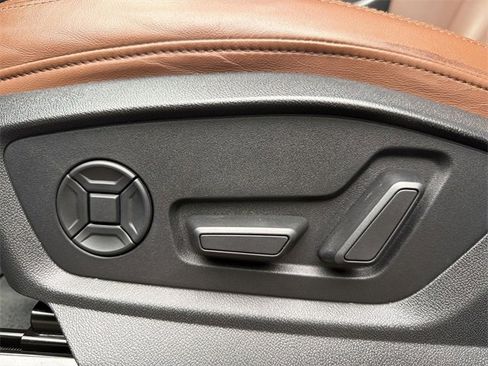 Used 2022 Audi Q8 Premium Plus image 12