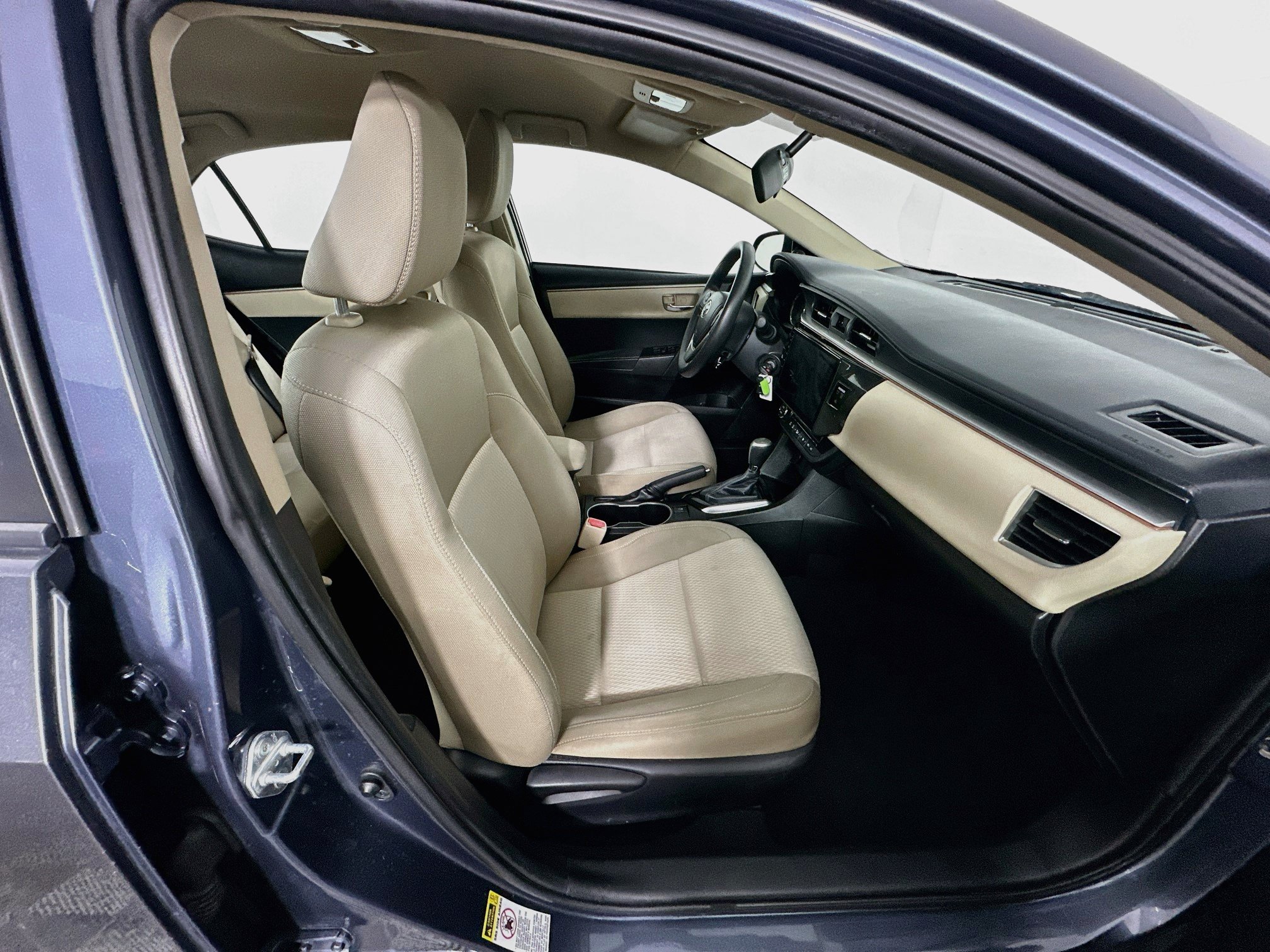 Used 2014 Toyota Corolla LE FWD image 29