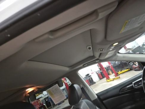 Used 2019 Nissan Pathfinder SL image 14