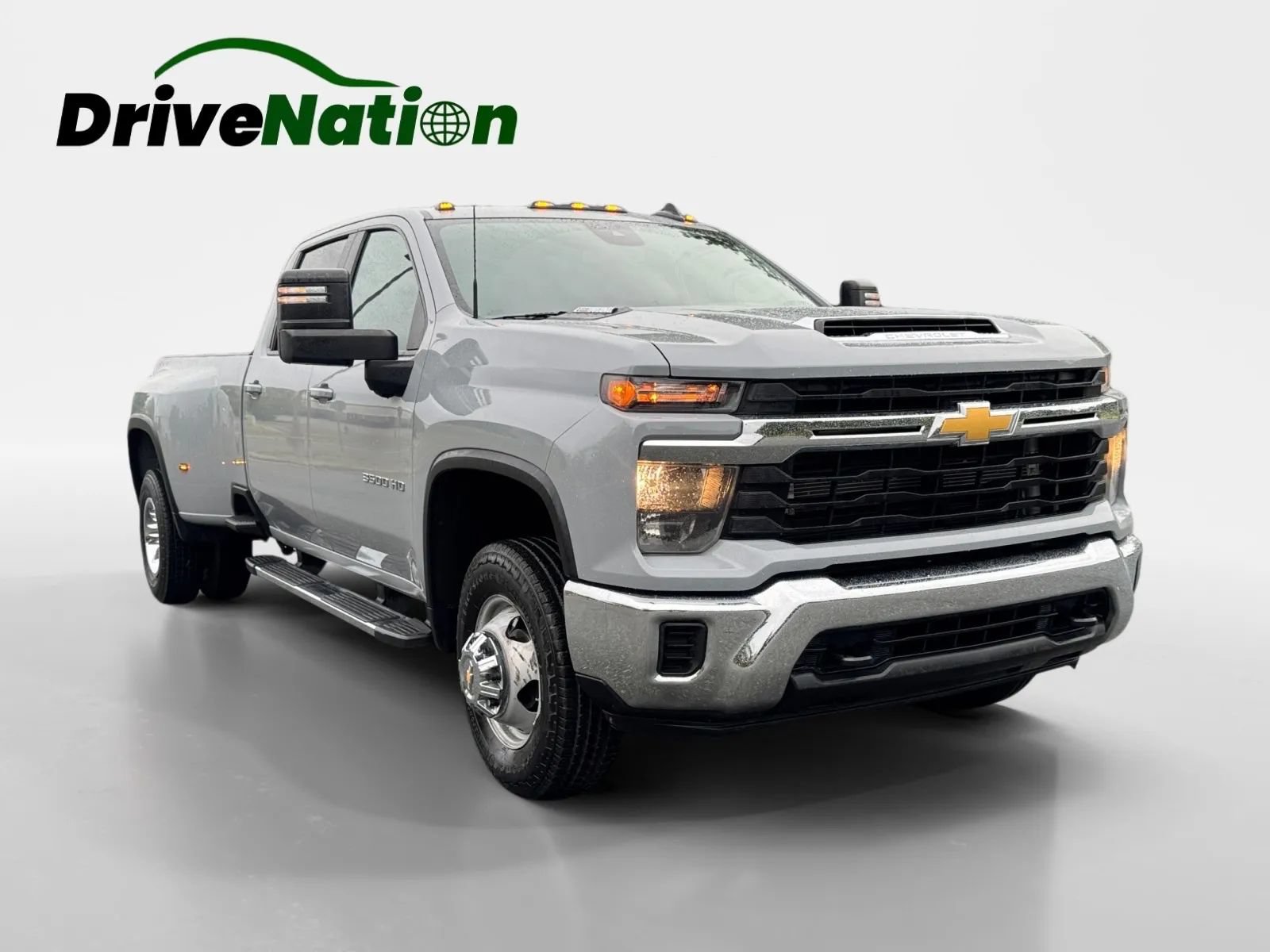 Used 2024 Chevrolet Silverado 3500 LT AWD/4WD image 3