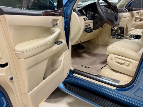Used 2010 Lexus LX 570 4WD w/ Luxury Pkg image 30