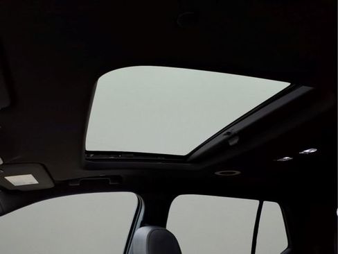 Used 2023 Chevrolet Traverse LT w/ LT Premium Package image 12