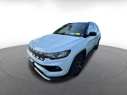 Used 2025 Jeep Compass Limited AWD/4WD image 3