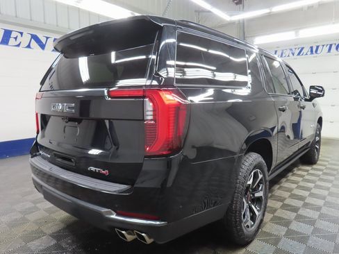 Used 2025 GMC Yukon XL AT4 w/ AT4 Premium Package image 4