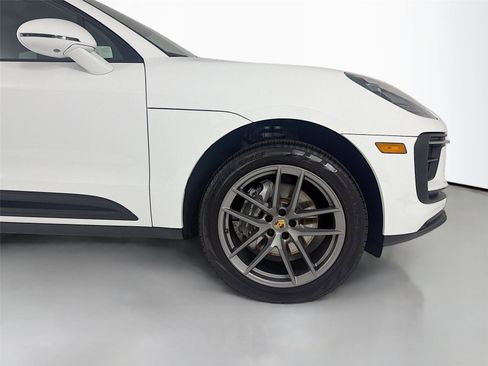 Certified 2025 Porsche Macan image 30