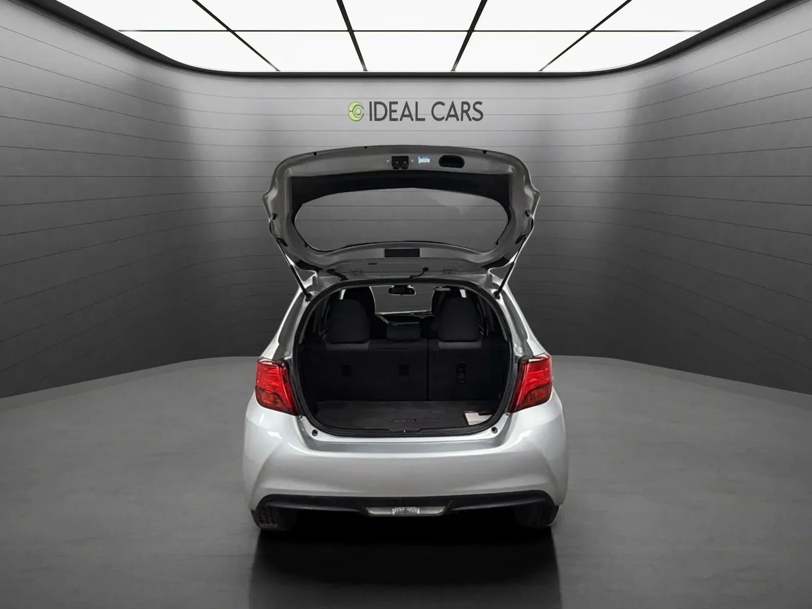 Used 2017 Toyota Yaris L w/ Carpet Mat Package FWD image 9