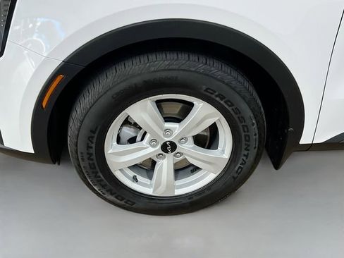 Certified 2024 Kia Sorento LX image 28