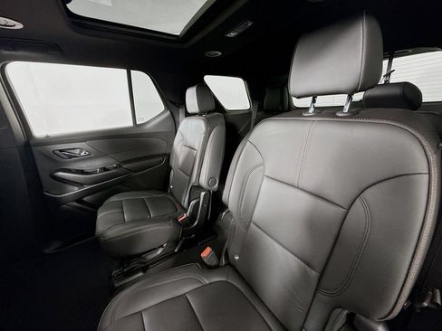 Used 2023 Chevrolet Traverse RS AWD/4WD image 35