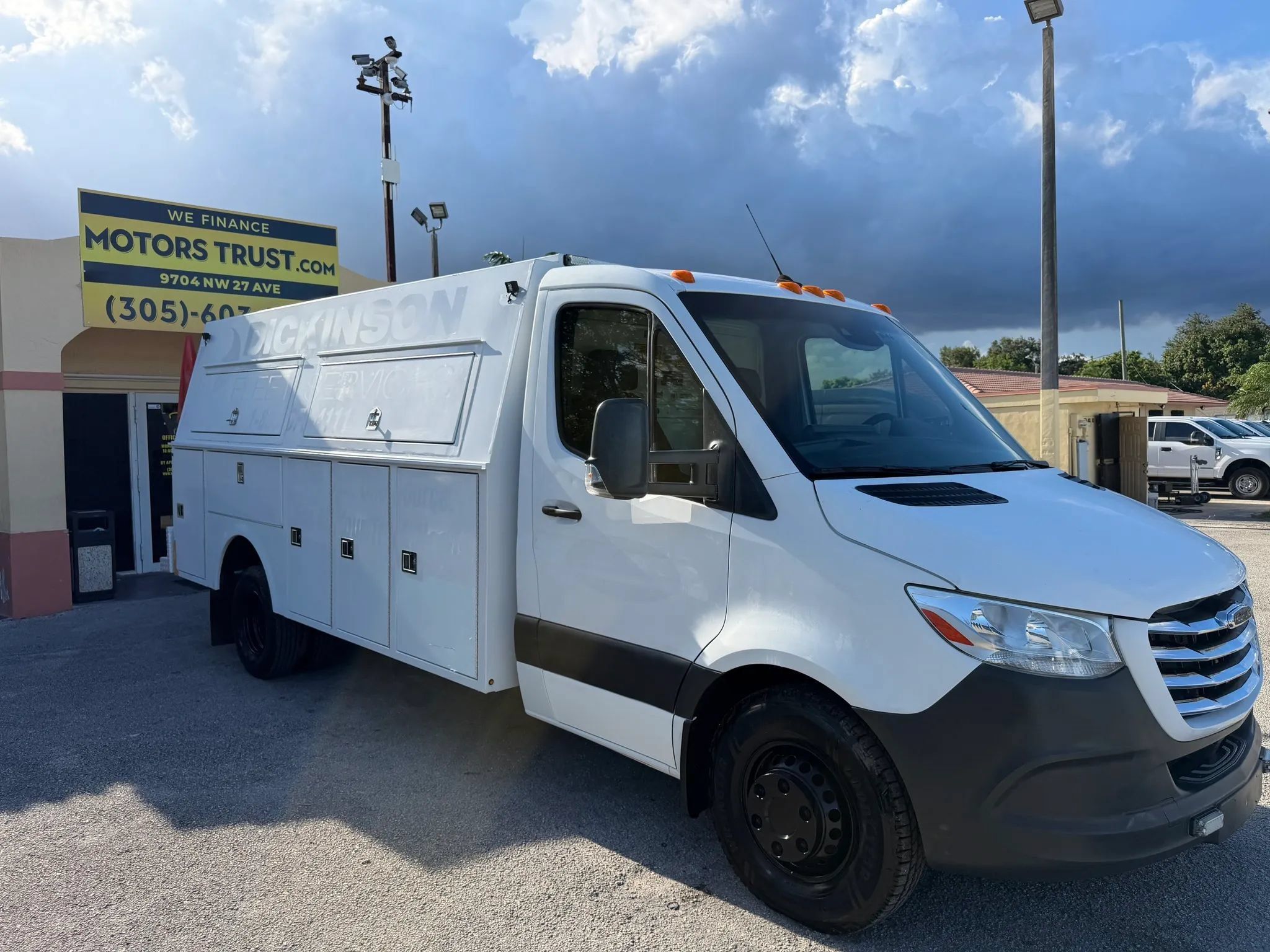 Used 2019 Freightliner Sprinter 3500 w/ Premium Package RWD image 11