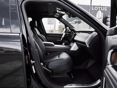 Used 2025 Land Rover Range Rover Long Wheelbase SE AWD/4WD image 19
