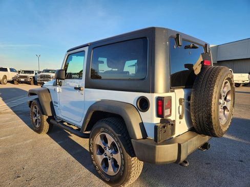 Used 2018 Jeep Wrangler Sport w/ Connectivity Group image 3