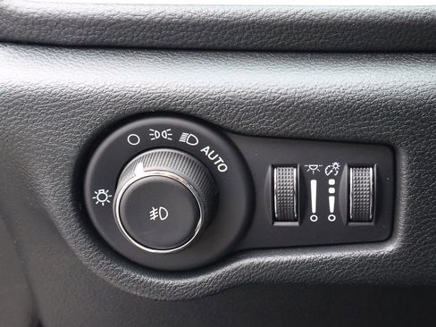 New 2026 Chrysler Pacifica Select image 12