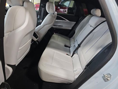 Used 2024 Cadillac Lyriq Luxury w/ LPO, Floor Liner Package AWD/4WD image 7