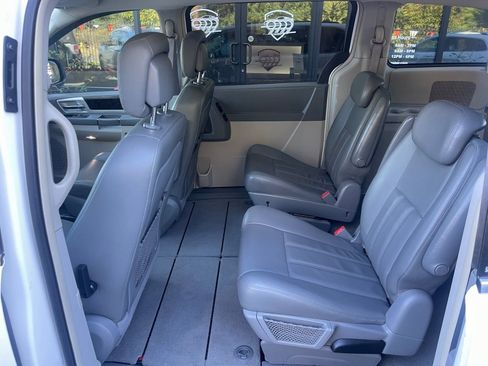 Used 2010 Dodge Grand Caravan SXT image 16