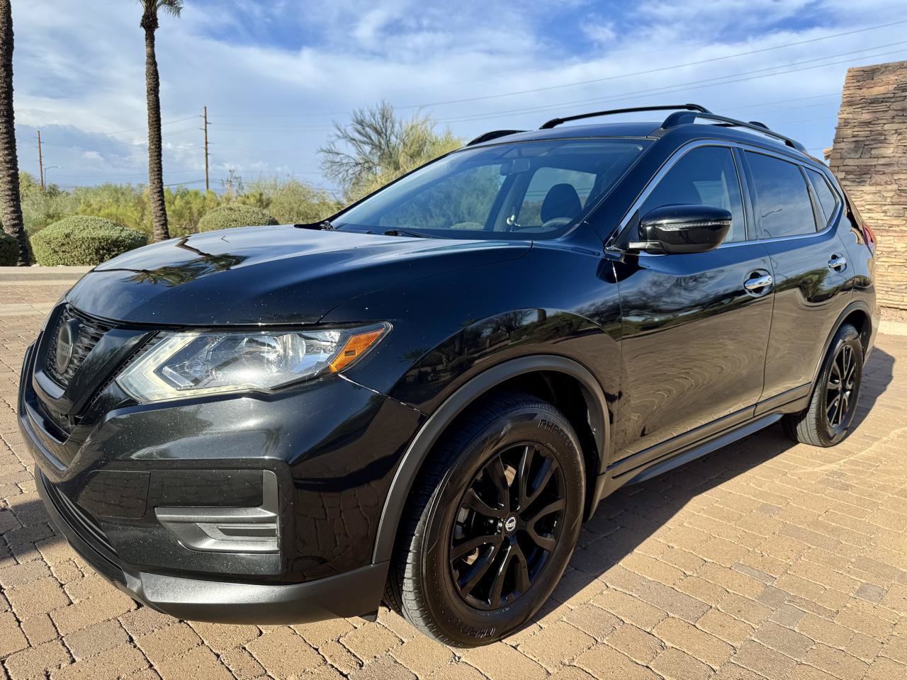 Used 2018 Nissan Rogue SV FWD image 4