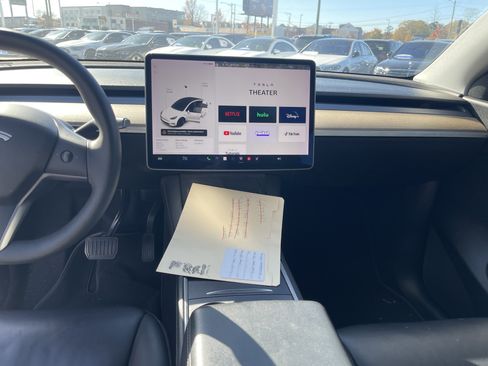 Used 2021 Tesla Model Y Long Range image 31
