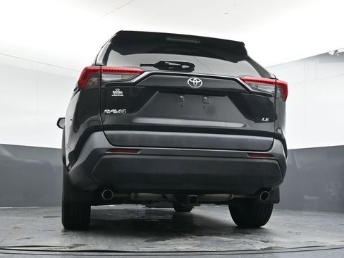 Used 2021 Toyota RAV4 LE image 34