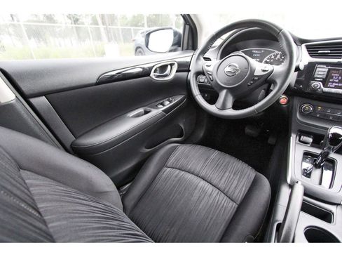 Used 2016 Nissan Sentra SV FWD image 11