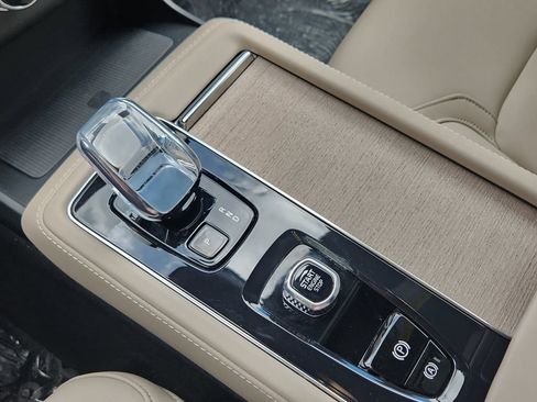 New 2026 Volvo XC90 B6 Plus w/ Protection Package Premier AWD/4WD image 11