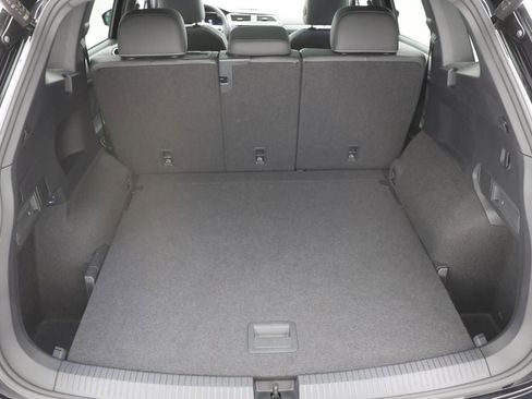 Used 2024 Volkswagen Tiguan SE R-Line image 33