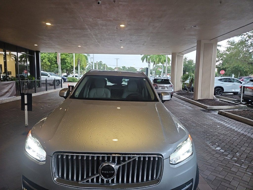 Used 2022 Volvo XC90 T6 Inscription w/ Advanced Package AWD/4WD image 2