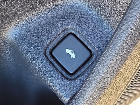 Used 2018 Honda Accord EX image 27