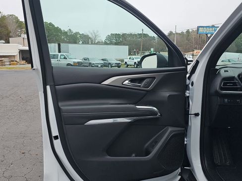 New 2026 Chevrolet Traverse LT w/ Driver Confidence Package image 11