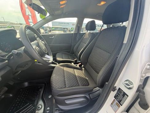 Used 2022 Kia Rio LX image 9