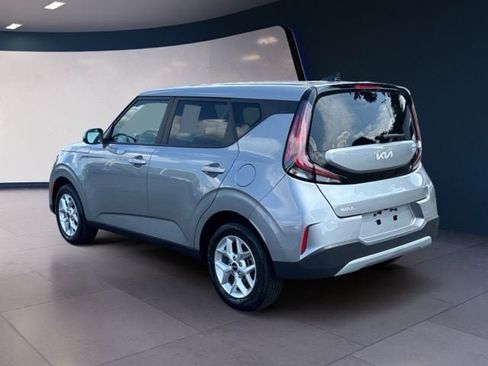 Certified 2025 Kia Soul LX w/ LX Technology Package FWD image 3
