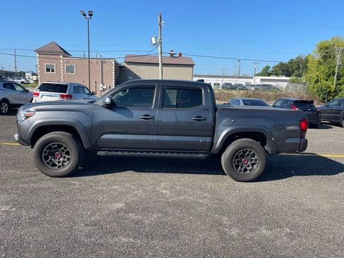 Used 2023 Toyota Tacoma SR5 AWD/4WD image 2