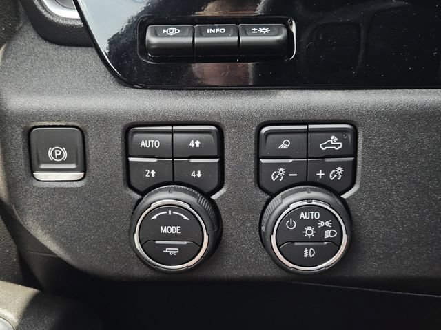 Used 2024 Chevrolet Silverado 2500 High Country w/ Technology Package AWD/4WD image 22
