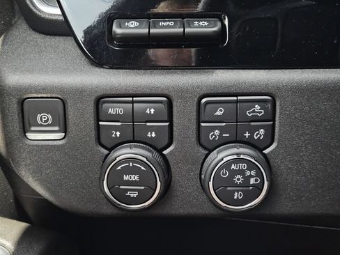 Used 2024 Chevrolet Silverado 2500 High Country w/ Technology Package AWD/4WD image 22