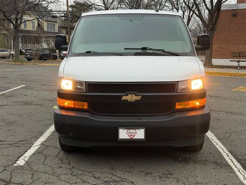 Used 2021 Chevrolet Express 2500 w/ Driver Convenience Package RWD image 3