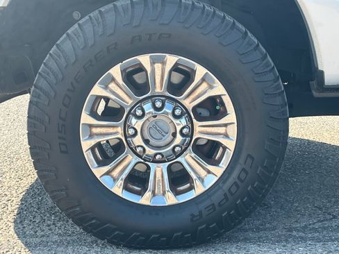 Used 2018 Ford F250 XLT w/ XLT Premium Package AWD/4WD image 12