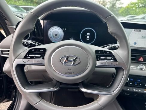 Used 2023 Hyundai Elantra SEL w/ Convenience Package FWD image 9