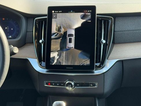 Certified 2025 Volvo XC90 B6 Plus image 15