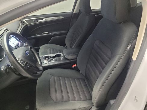 Used 2017 Ford Fusion SE w/ Fusion SE Technology Package image 17