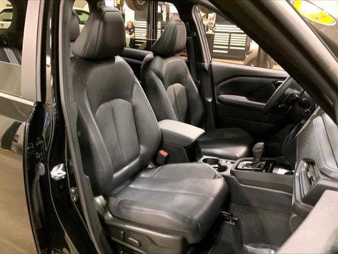 Certified 2025 Subaru Forester Limited image 7