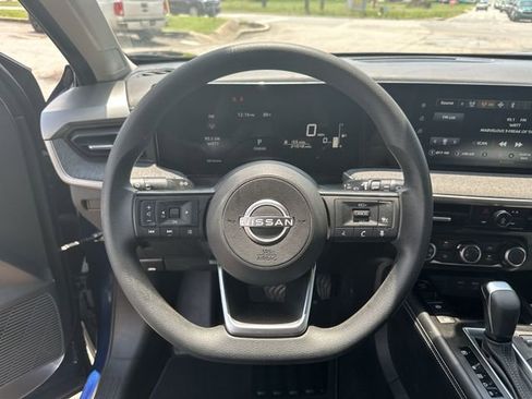 Used 2025 Nissan Kicks SV AWD/4WD image 11