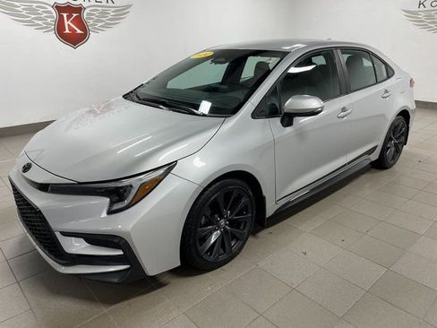 Used 2024 Toyota Corolla SE image 3