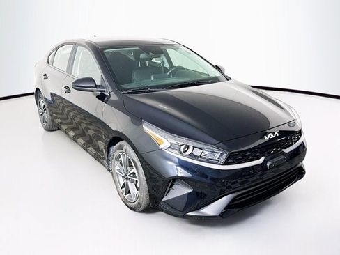 Certified 2023 Kia Forte LXS FWD image 3