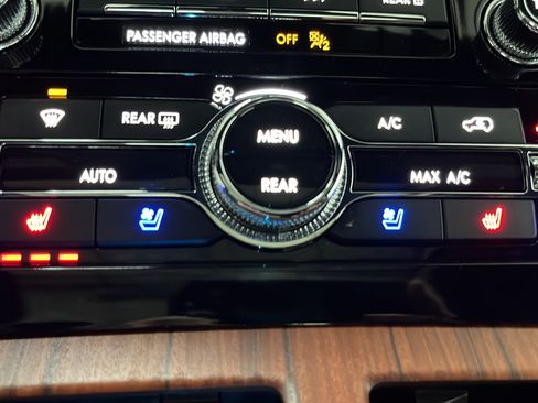 Used 2024 Lincoln Navigator Premiere AWD/4WD image 33